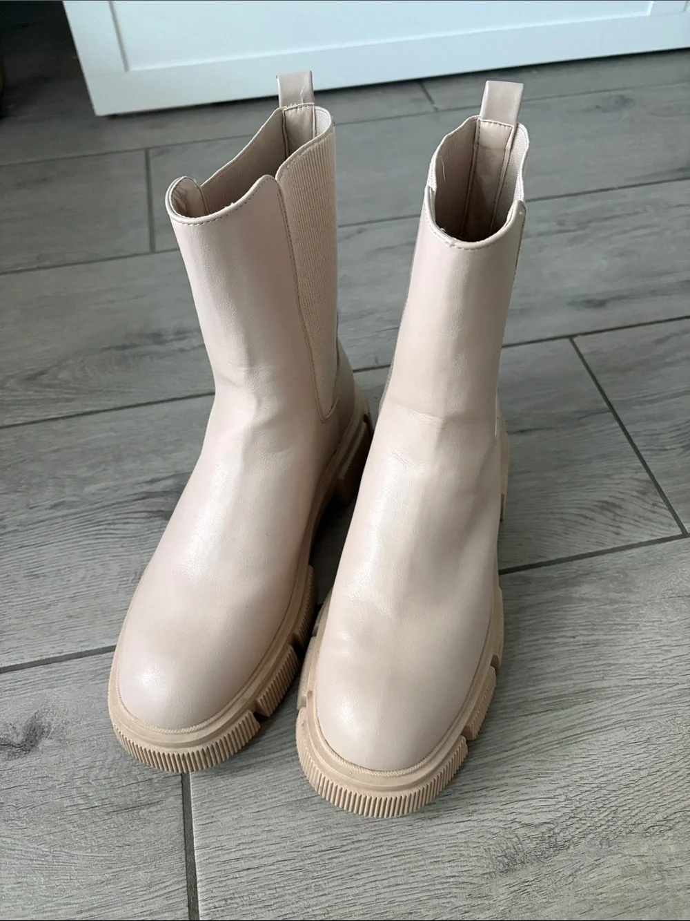 Chelsea Platform Boots in Light Beige